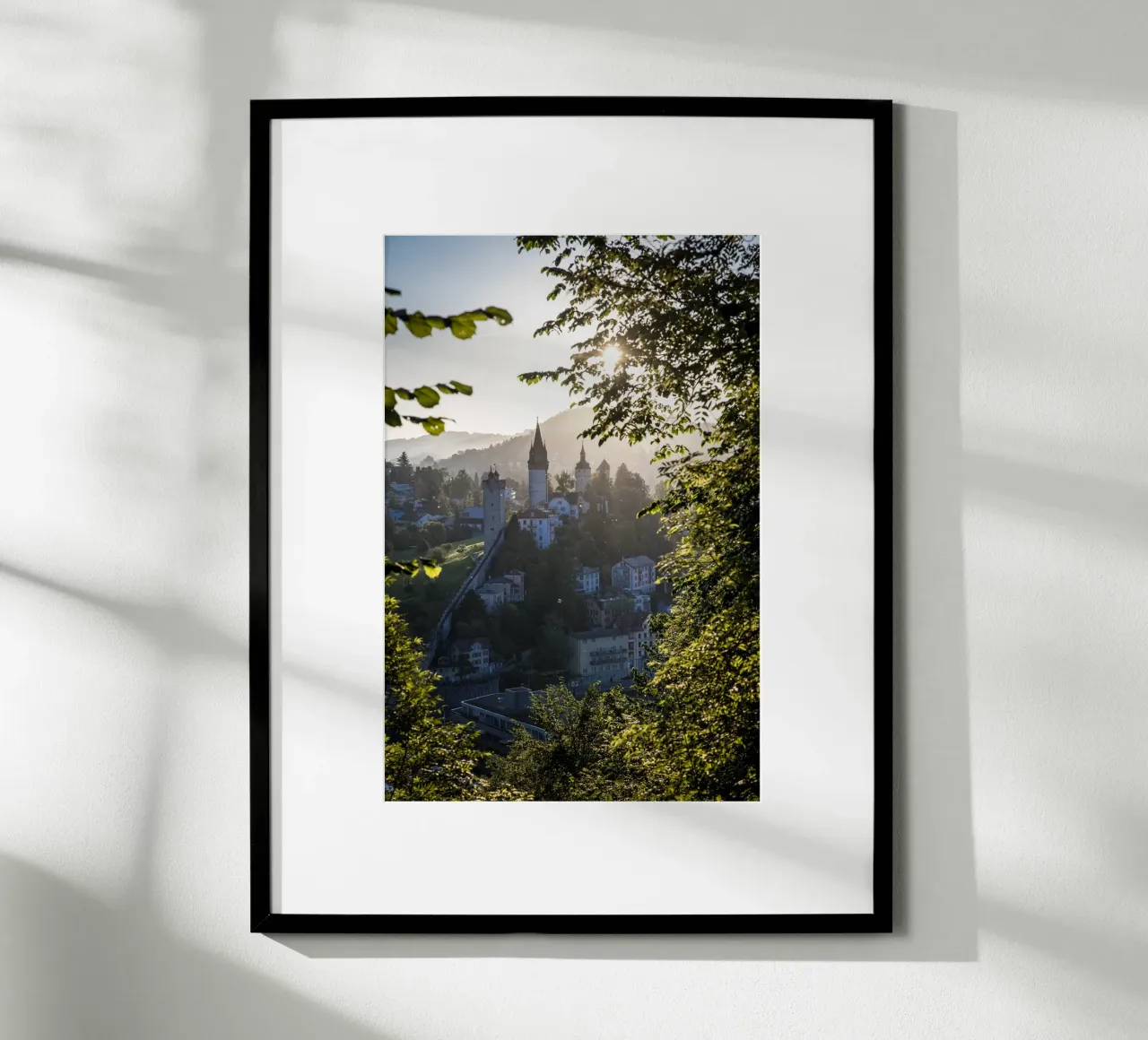 Il Museggmauer di Lucerna all'alba poster con telaio in alluminio da LucernePictures