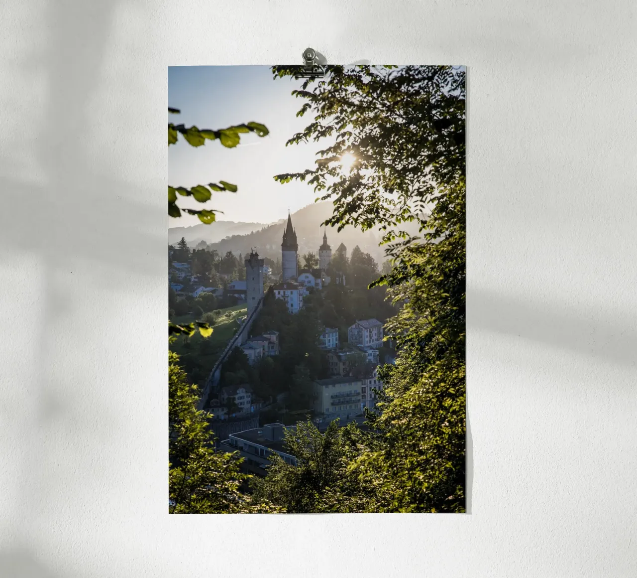 Il Museggmauer di Lucerna all'alba poster con telaio in alluminio da LucernePictures