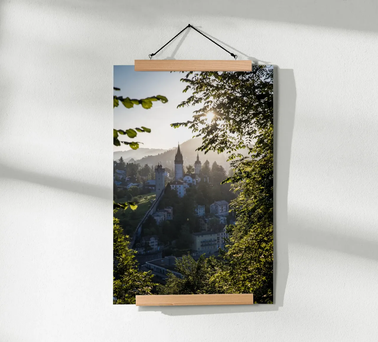 Il Museggmauer di Lucerna all'alba poster con telaio in alluminio da LucernePictures