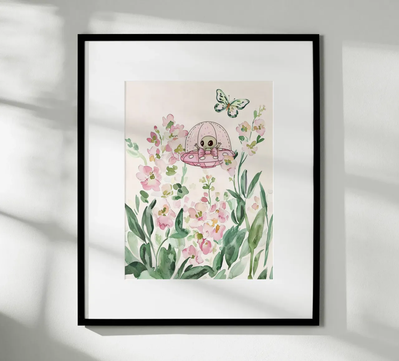 Alieno in rosa UFO tra fiori botanici Arte per bambini stravagante poster con telaio in legno da Gentle Echoes Art