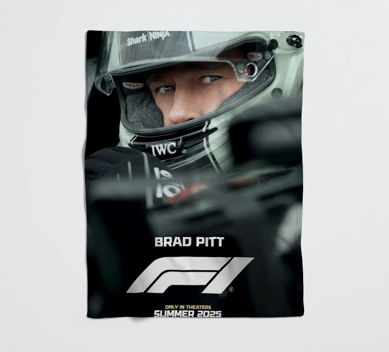 F1 – The Pinnacle of Motorsport coperta in pile da Attaboy Dsgn