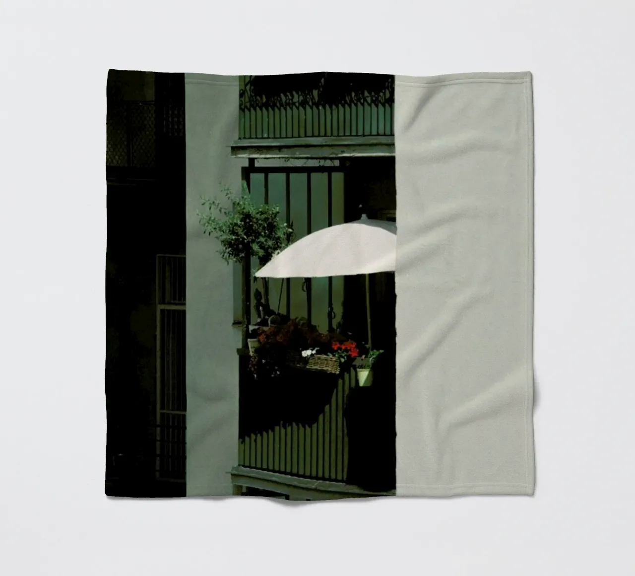 Bloom Fleecedecke von Picture On The Fridge