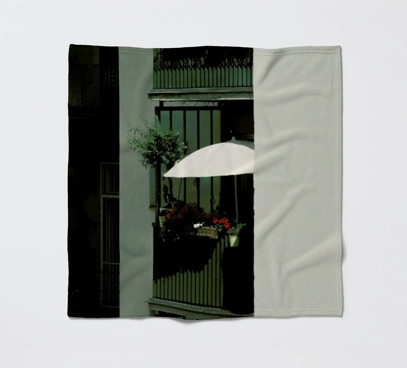 Bloom Fleecedecke von Picture On The Fridge