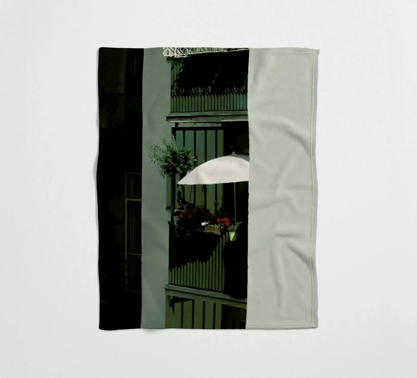 Bloom Fleecedecke von Picture On The Fridge