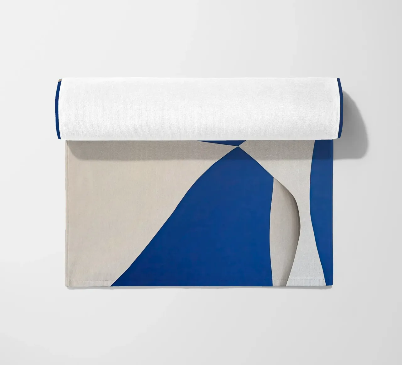 Forme astratte in bianco e blu telo mare da Artbyvo