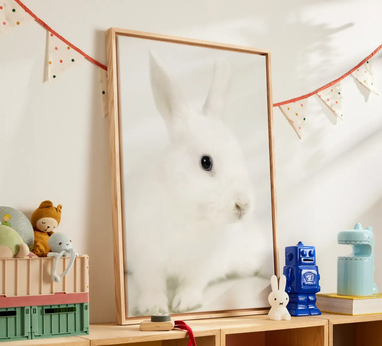 white rabbit pinki tela con Cornice a cassetta da Alicia´s