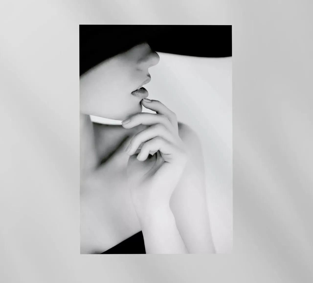 Pose pellicola backlit da Runway Collective