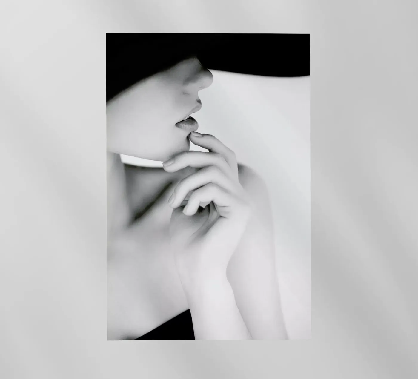 Pose pellicola backlit da Runway Collective