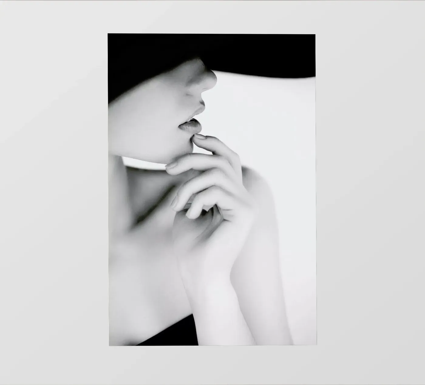 Pose pellicola backlit da Runway Collective