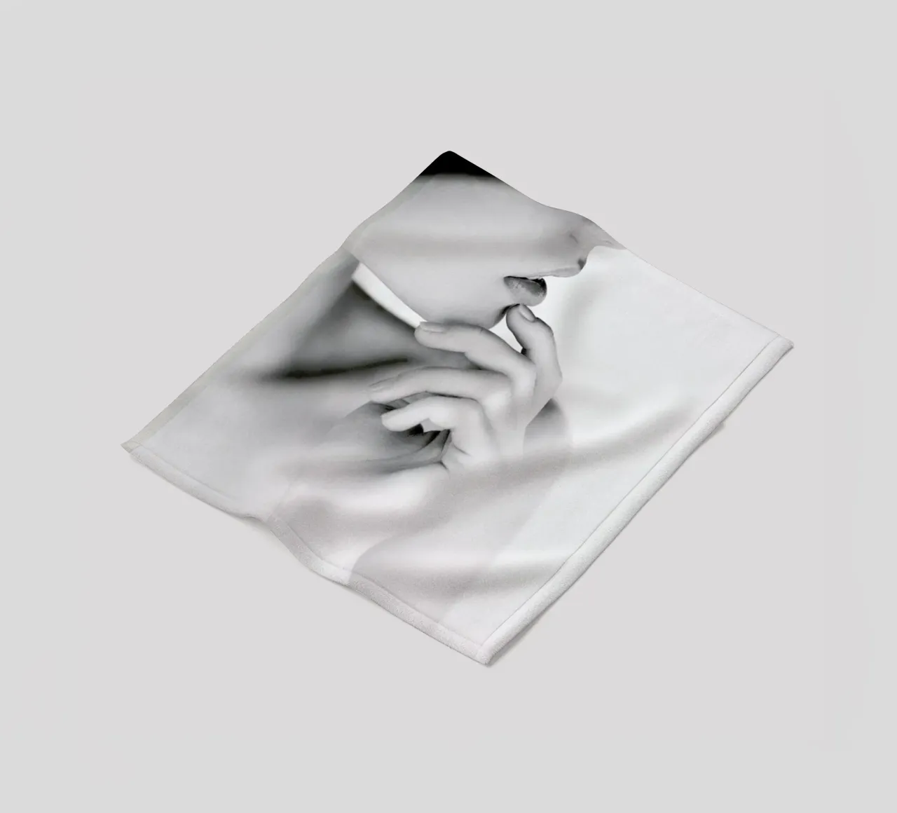 Pose Fleecedecke von Runway Collective