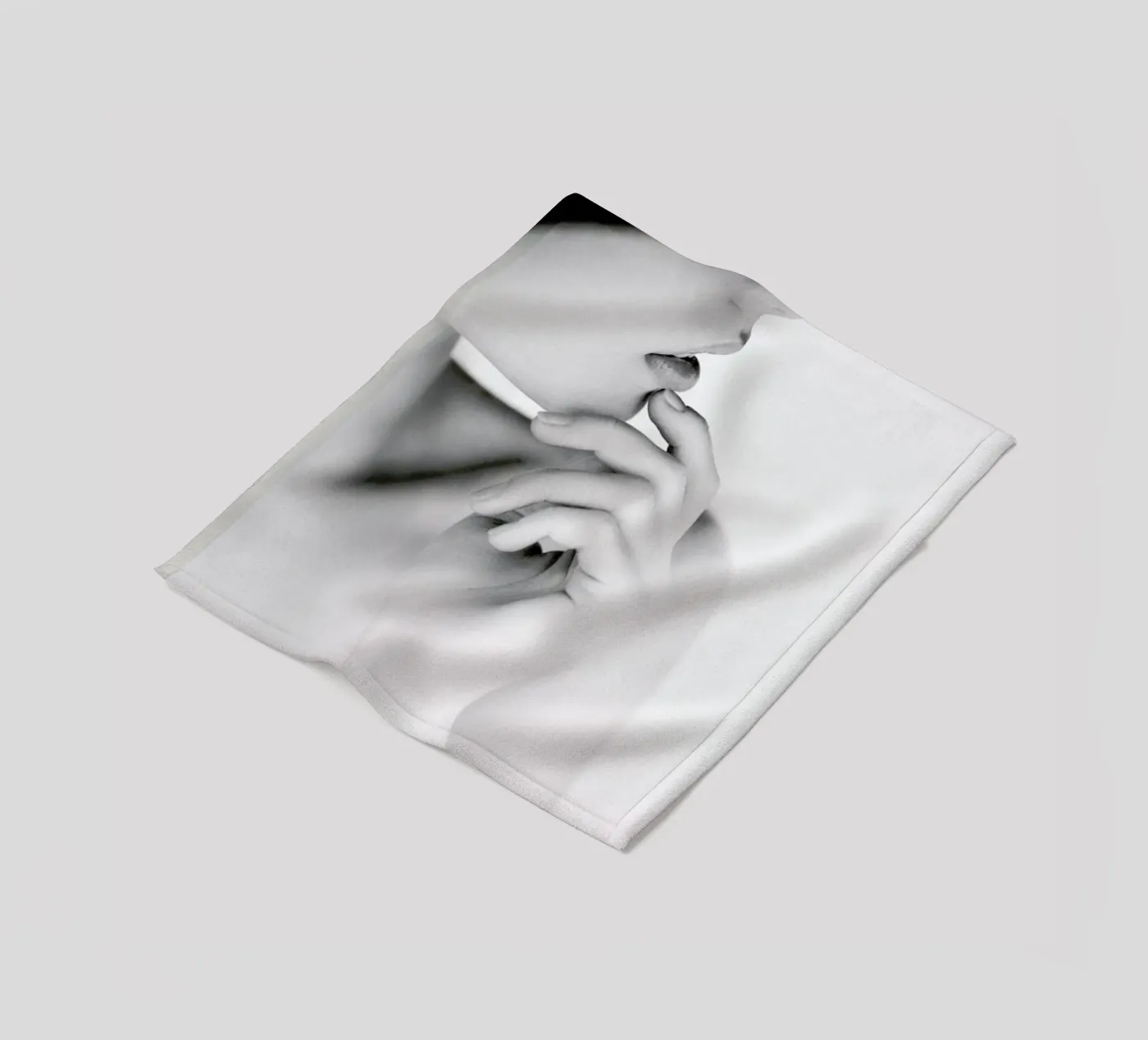 Pose Fleecedecke von Runway Collective