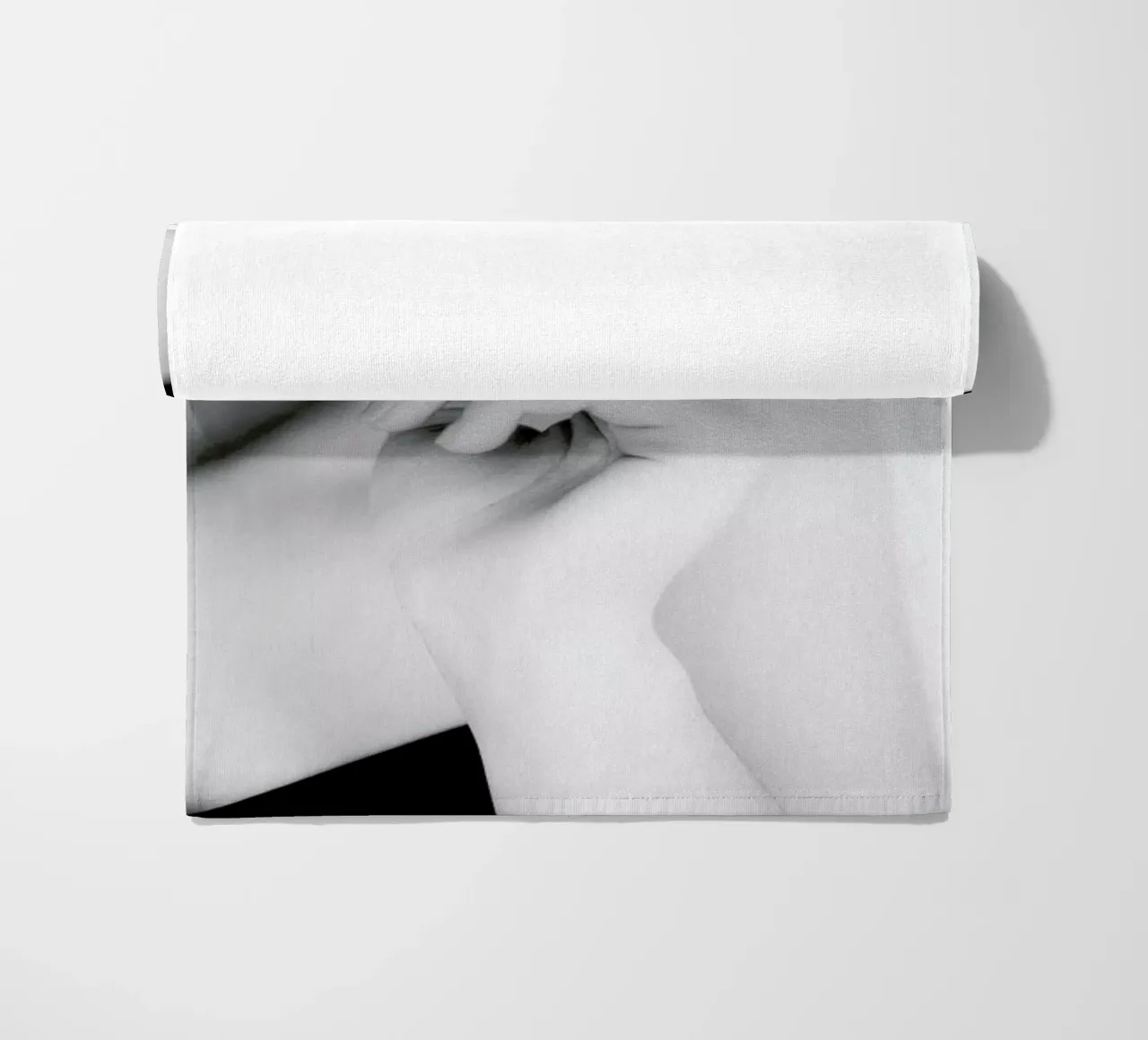 Pose Strandtuch von Runway Collective