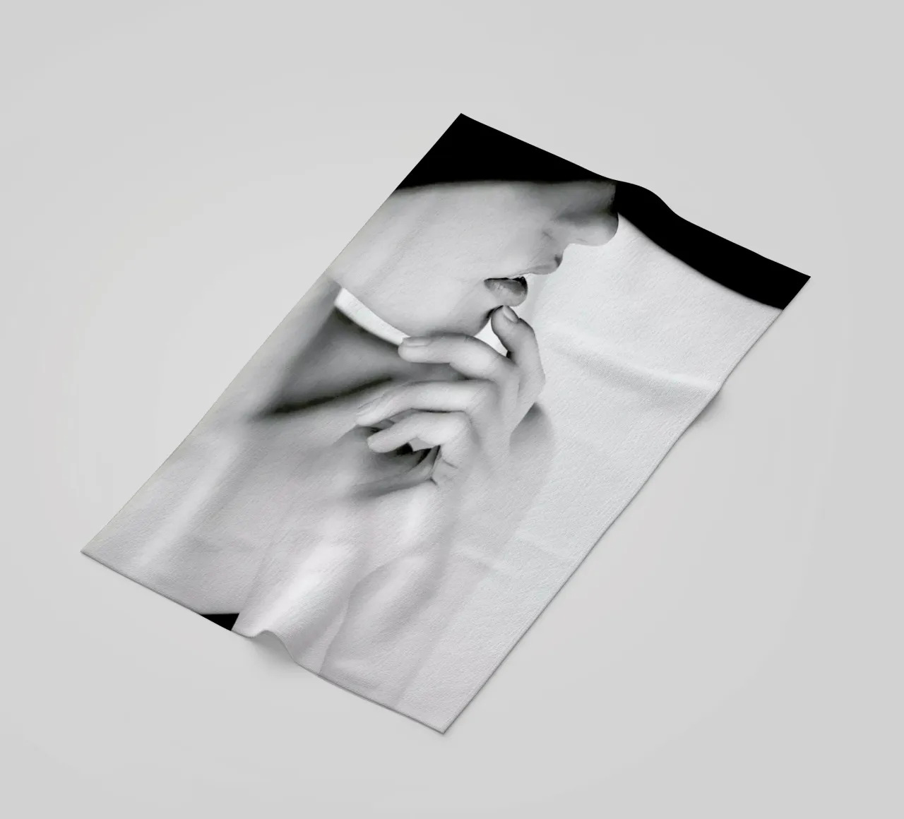 Pose Strandtuch von Runway Collective