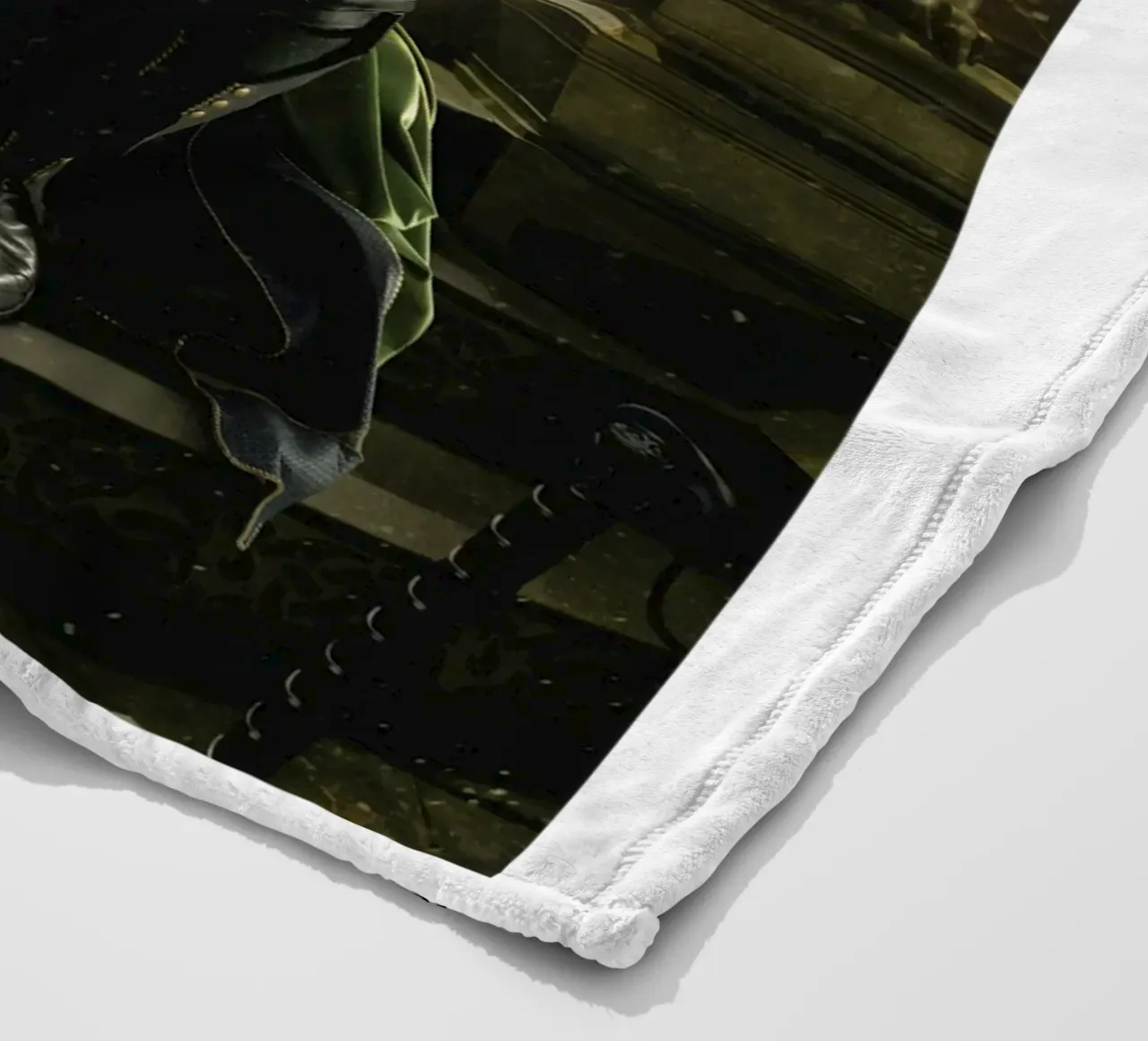 Loki coperta in pile da The Movie Wall