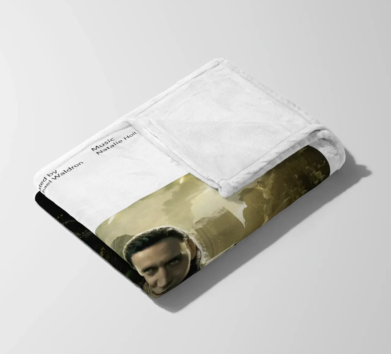 Loki coperta in pile da The Movie Wall