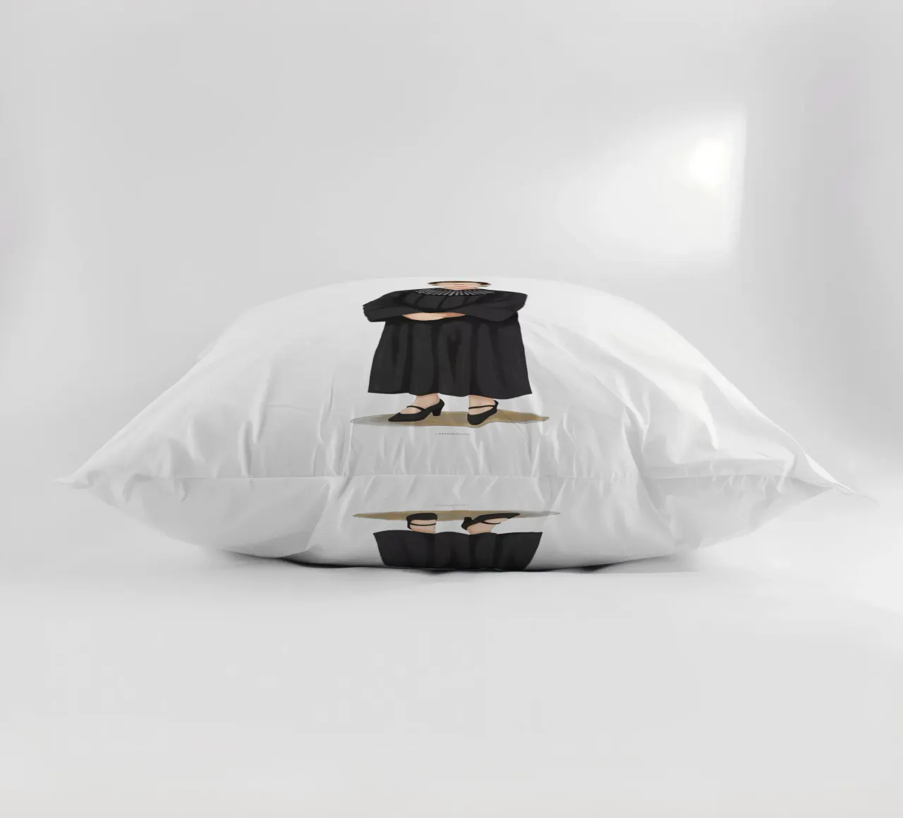 Ruth Bader Ginsburg cuscino da Nour Tohme