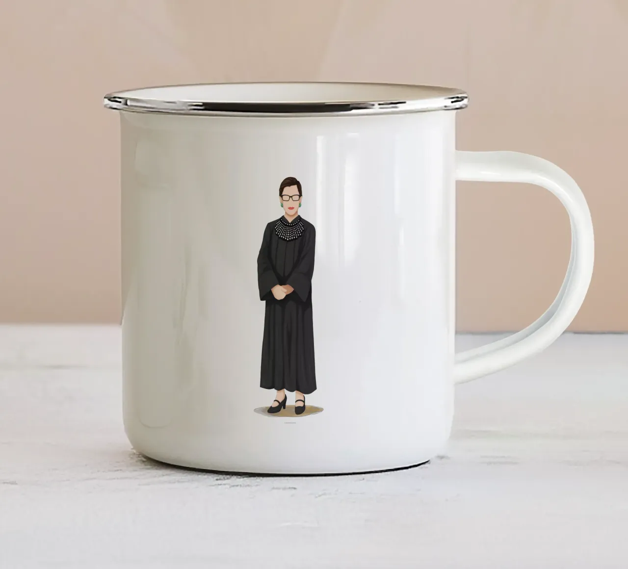Ruth Bader Ginsburg tazza in smalto da Nour Tohme