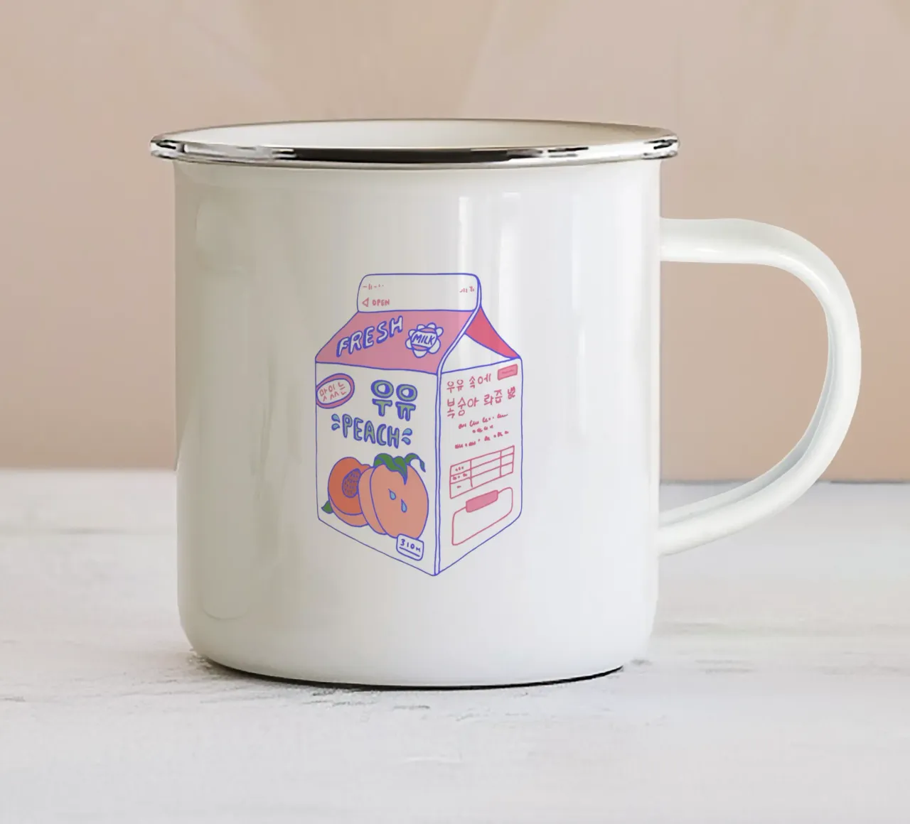 Peach Milk tazza in smalto da Laura O'Connor