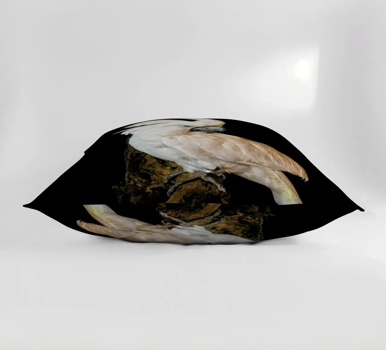 Birds 1 cuscino da Curious Collections by Marielle Leenders