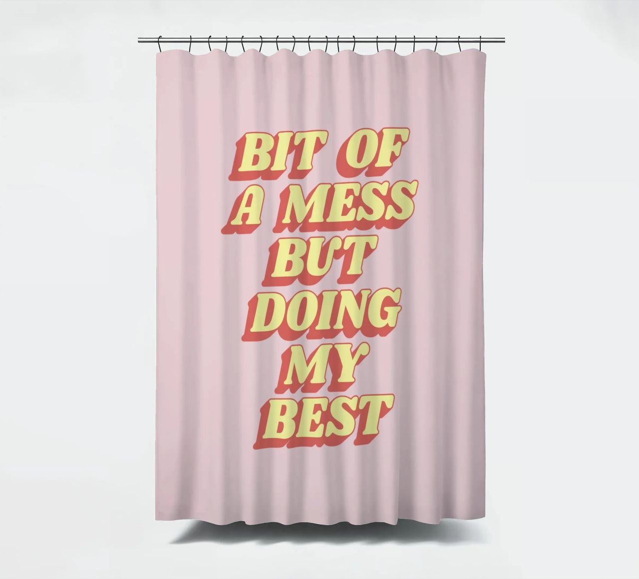 Bit of a Mess But Doing my Best Sassy Typography Print Rosa cortina de baño de THE MOTIVATED TYPE