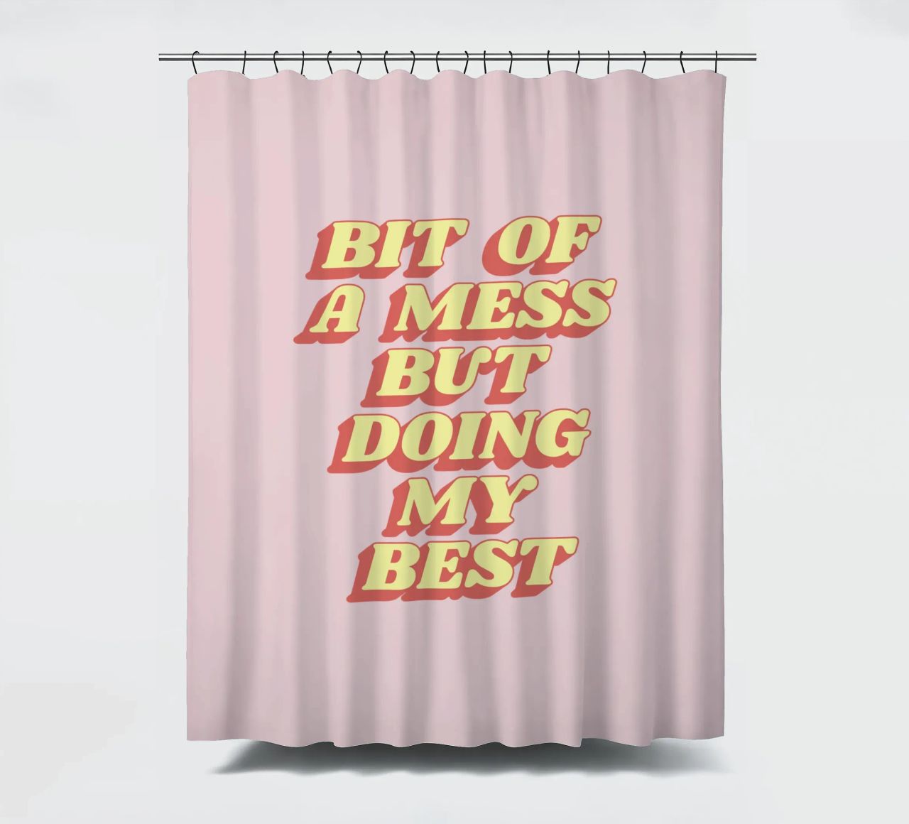 Bit of a Mess But Doing my Best Sassy Typography Print Rosa cortina de baño de THE MOTIVATED TYPE