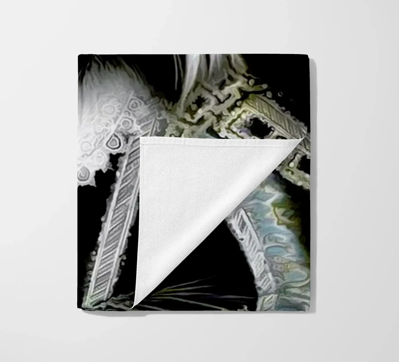 Steph beach towel by Tein Lucasson