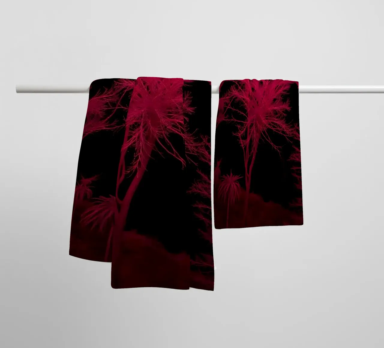 Il paesaggio vivido a infrarossi mostra alberi e piante luminose asciugamano da bagno da DesignDoodle