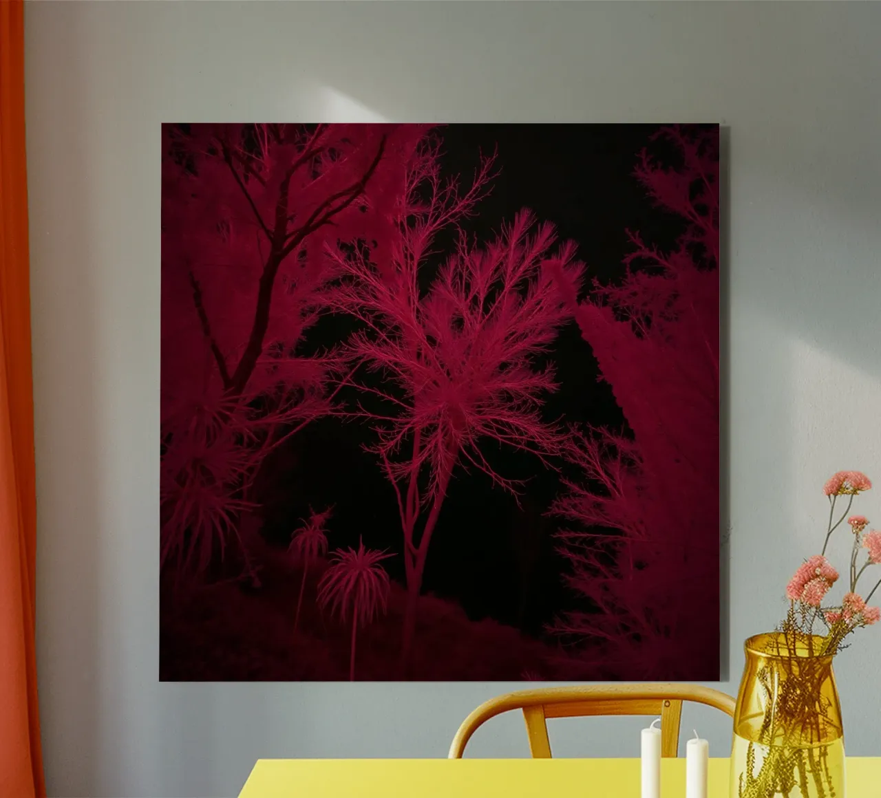 Levendig infraroodlandschap toont gloeiende bomen en planten aluminium-dibond van DesignDoodle