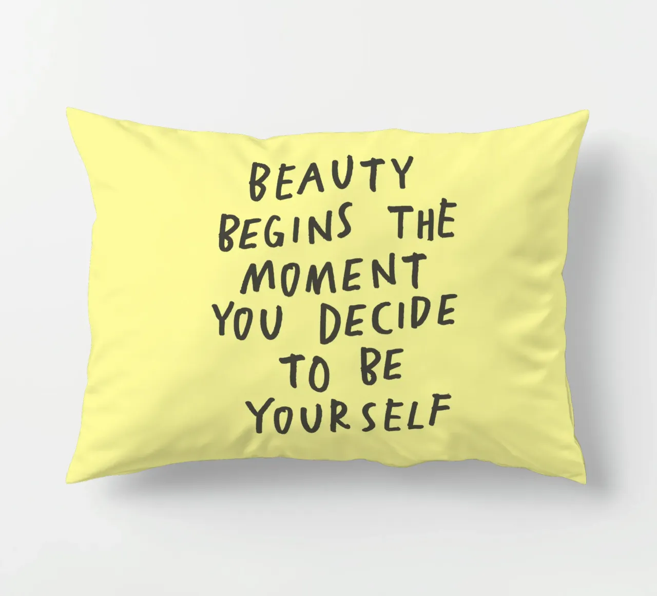 La bellezza inizia nel momento in cui si decide di essere se stessi cuscino da THE MOTIVATED TYPE