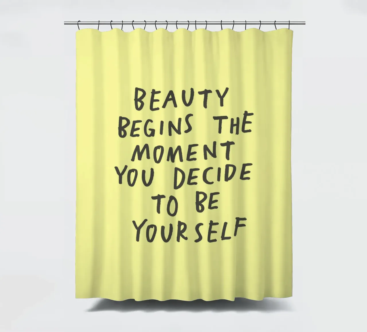 La bellezza inizia nel momento in cui si decide di essere se stessi tenda da doccia da THE MOTIVATED TYPE
