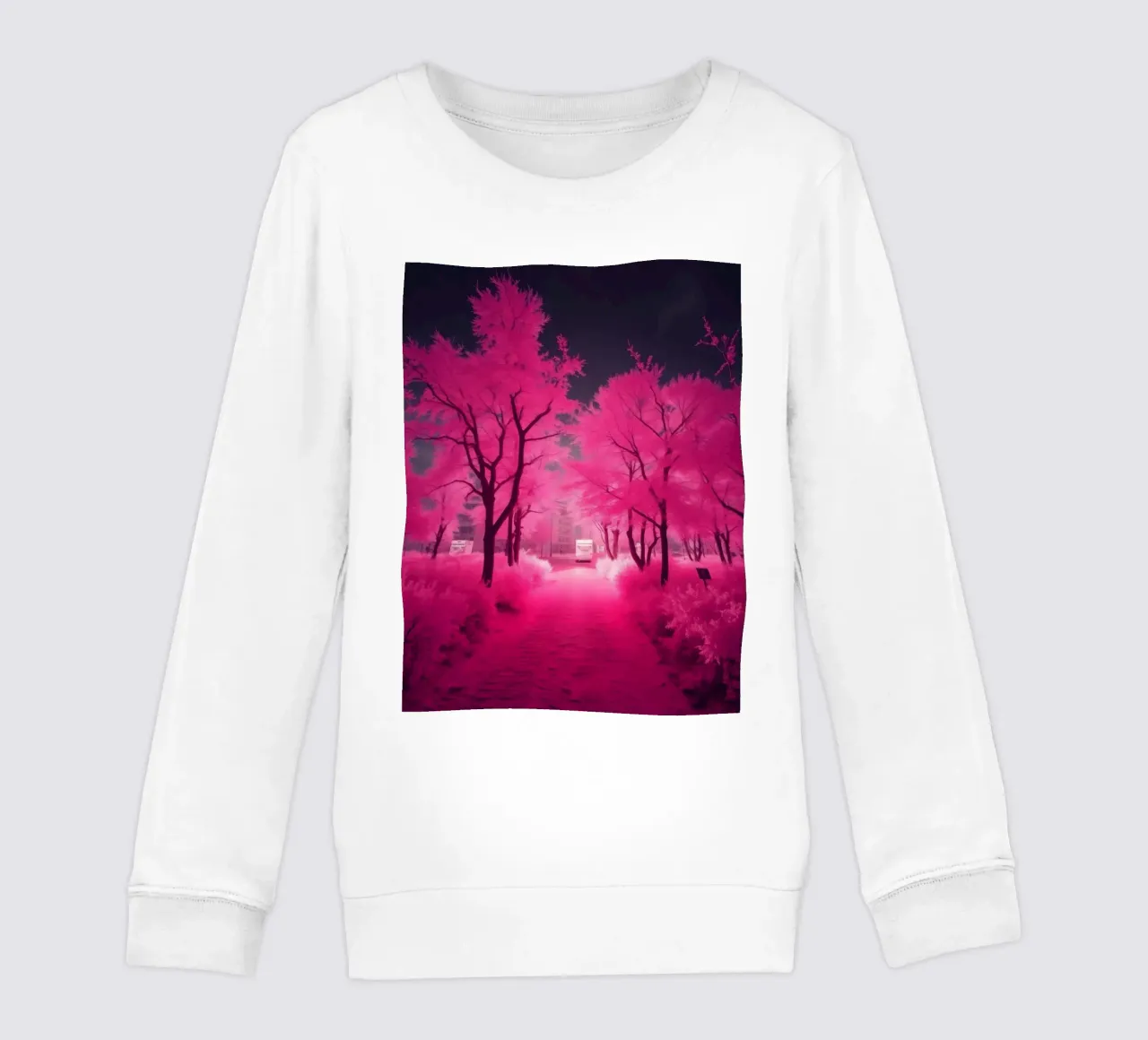 Alberi rosa vibranti che costeggiano un sentiero sereno in un'atmosfera eterea. felpa bambino da DesignDoodle