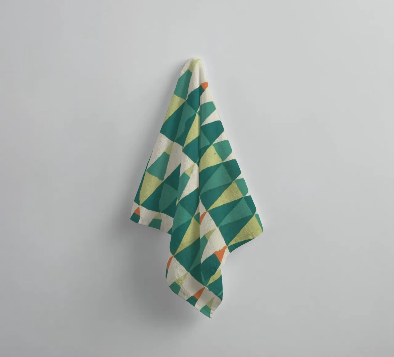 Retro geometric pattern - Stylised vintage triangles towel by luciette plastique