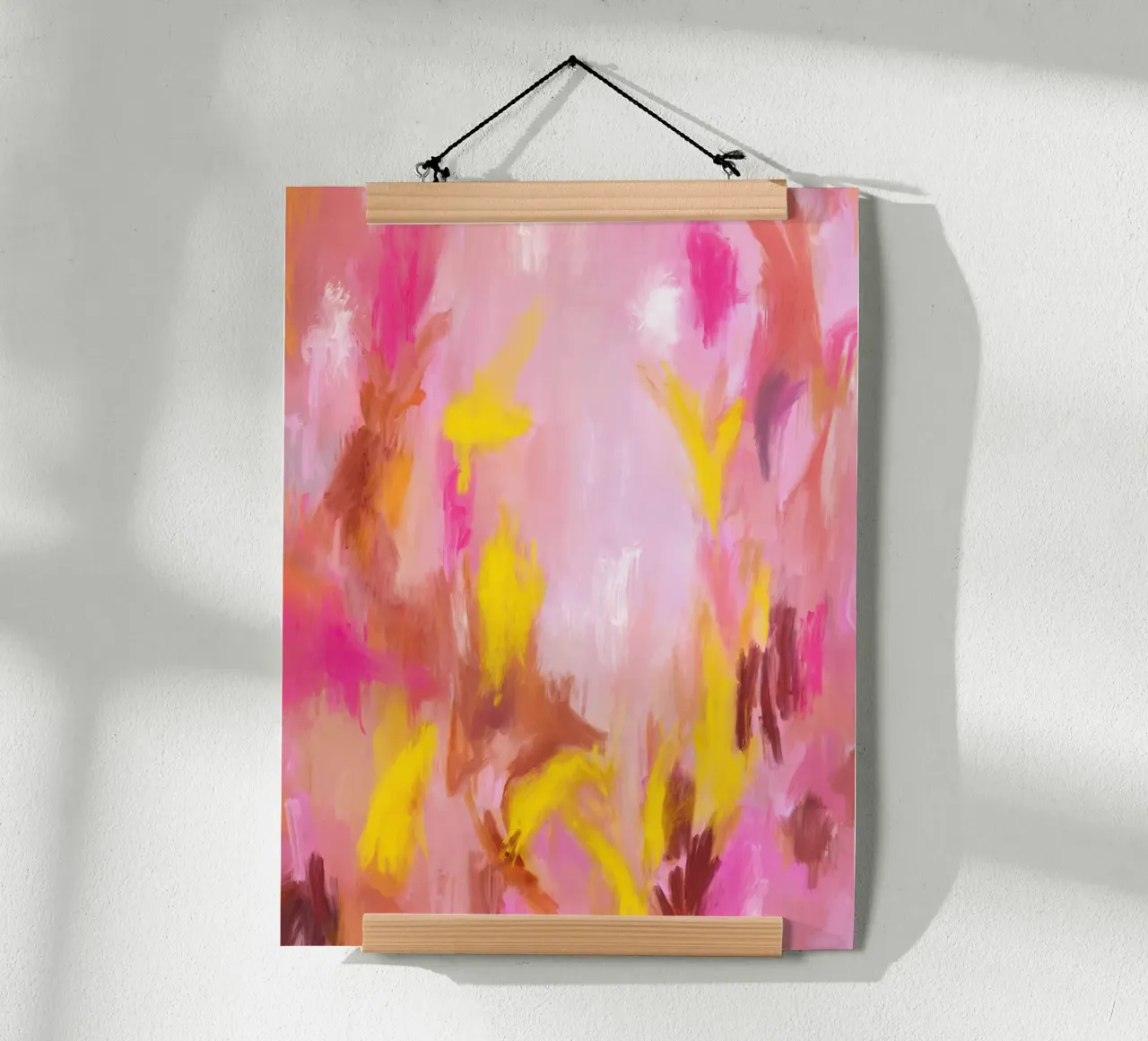 Rosentau im Sonnenlicht - Abstrakte Kunst Poster mit Holzrahmen von Petra Lang