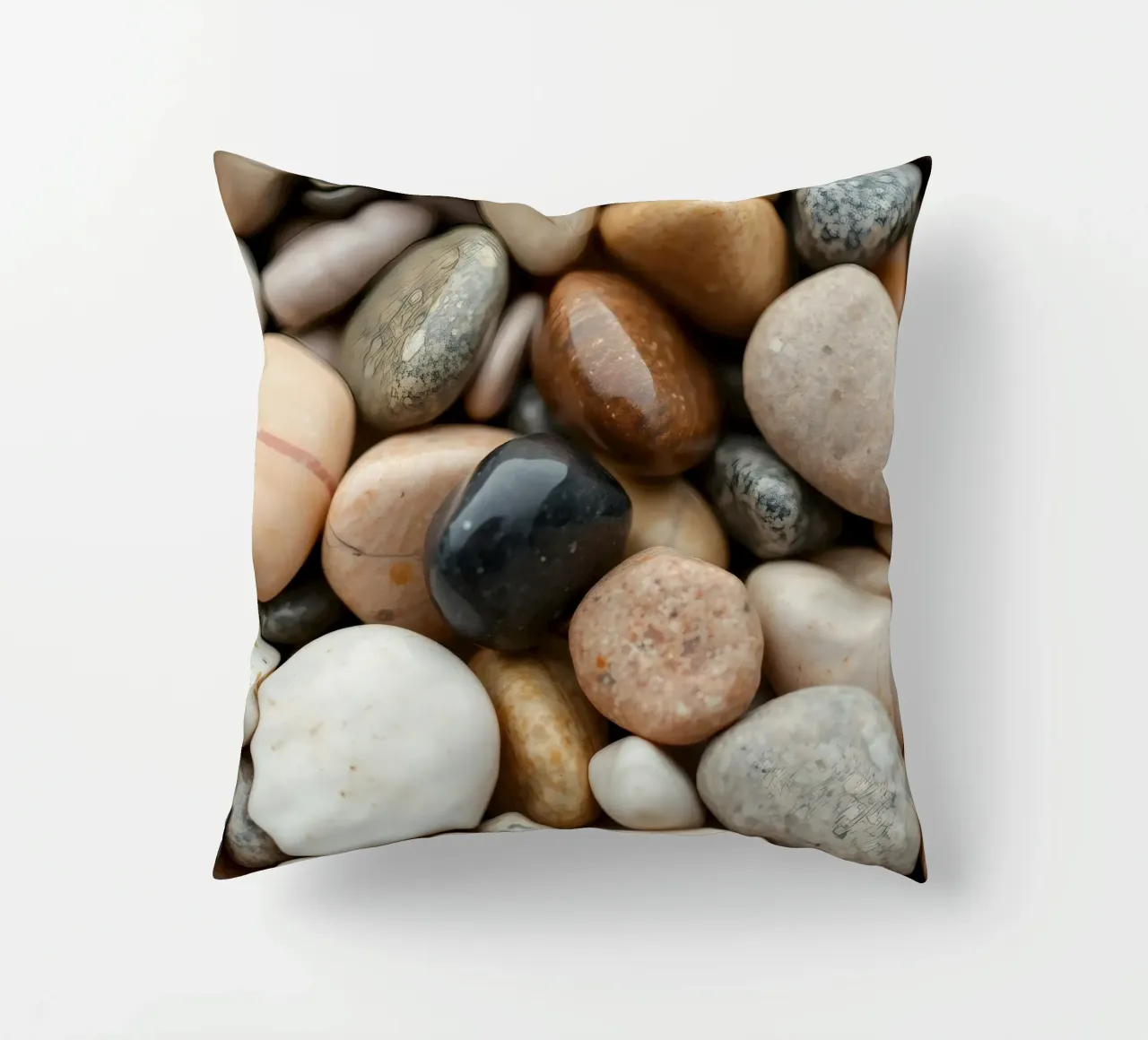 Collezione di pietre di fiume lisce di vari colori e dimensioni cuscino da DesignDoodle