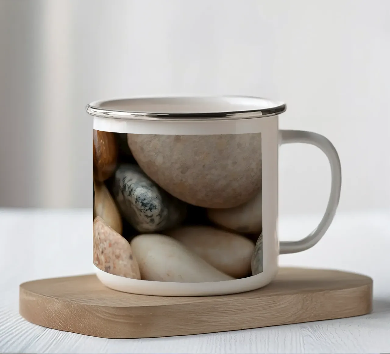 Collezione di pietre di fiume lisce di vari colori e dimensioni tazza in smalto da DesignDoodle