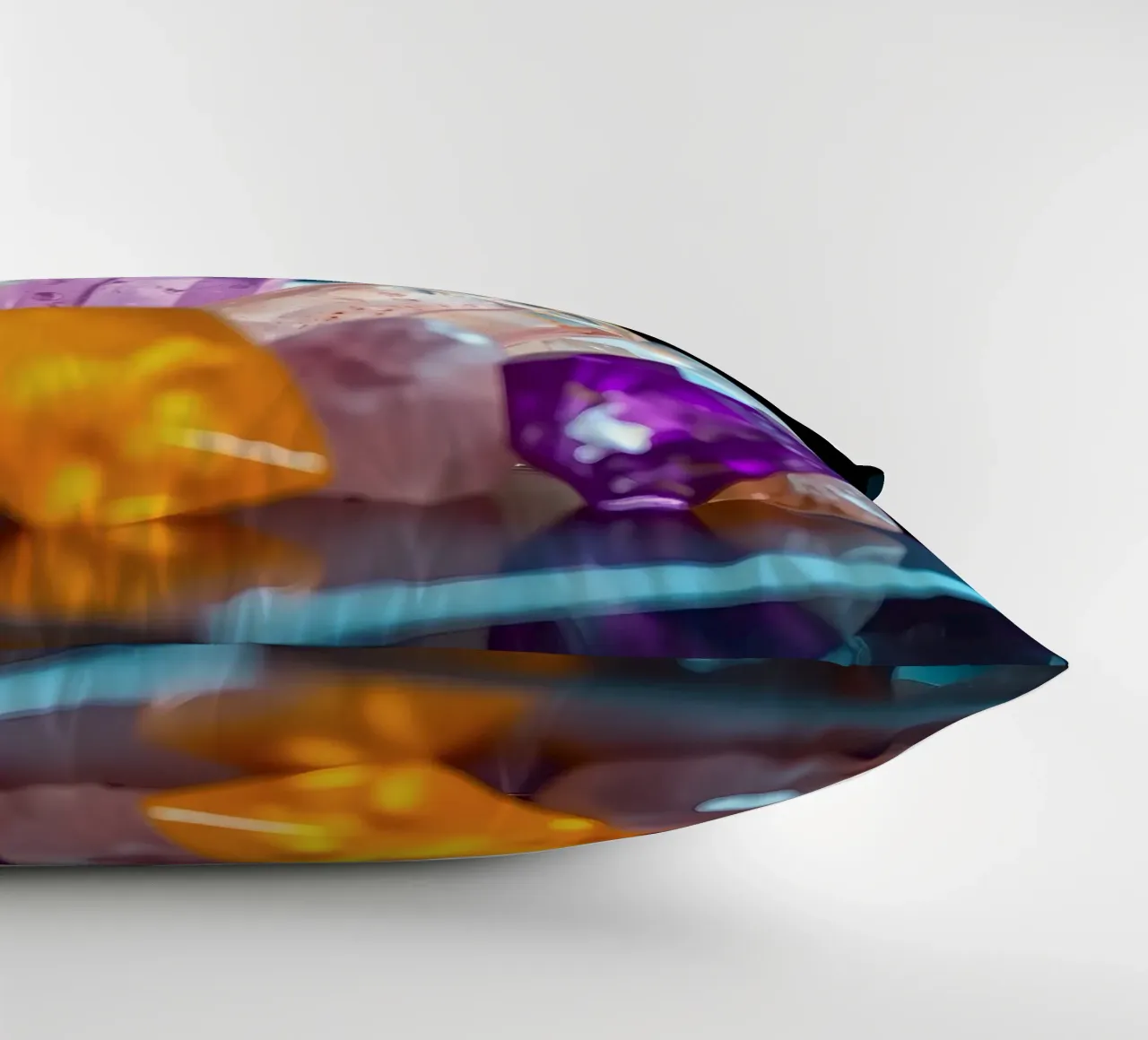 Cristalli di quarzo colorati disposti in un allestimento artistico cuscino da DesignDoodle