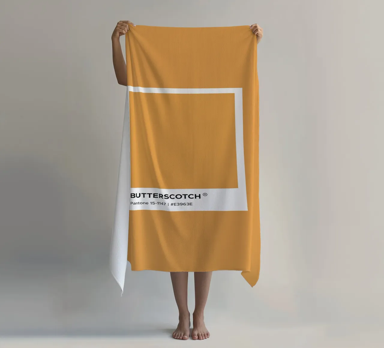 Pantone Butterscotch telo mare da Paigaam Studio