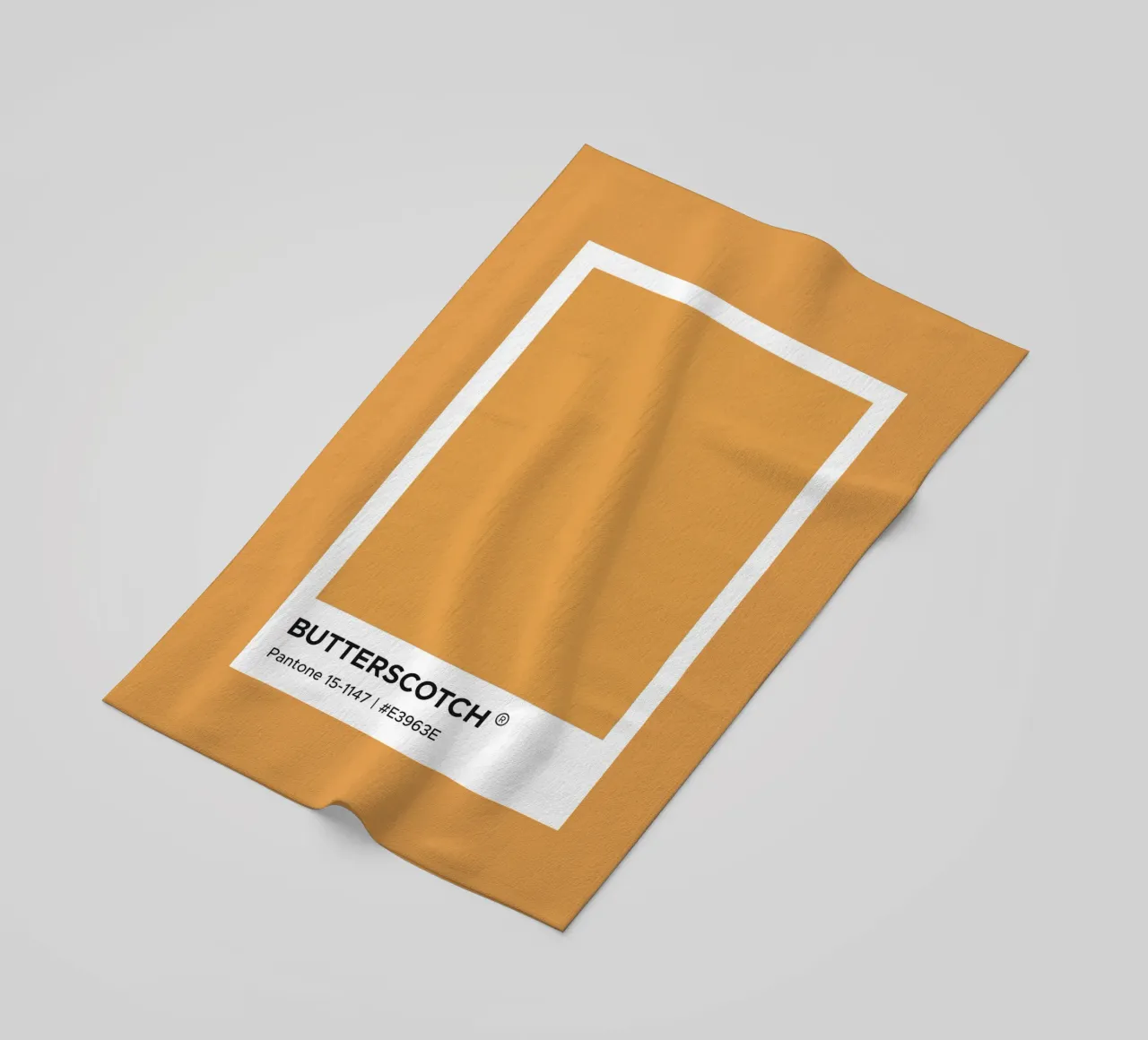 Pantone Butterscotch telo mare da Paigaam Studio