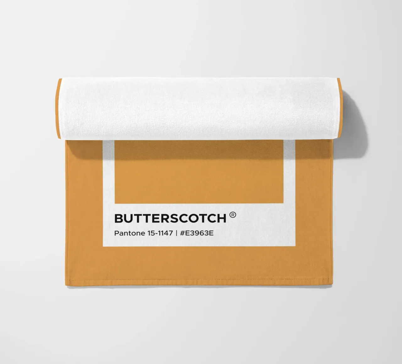 Pantone Butterscotch telo mare da Paigaam Studio
