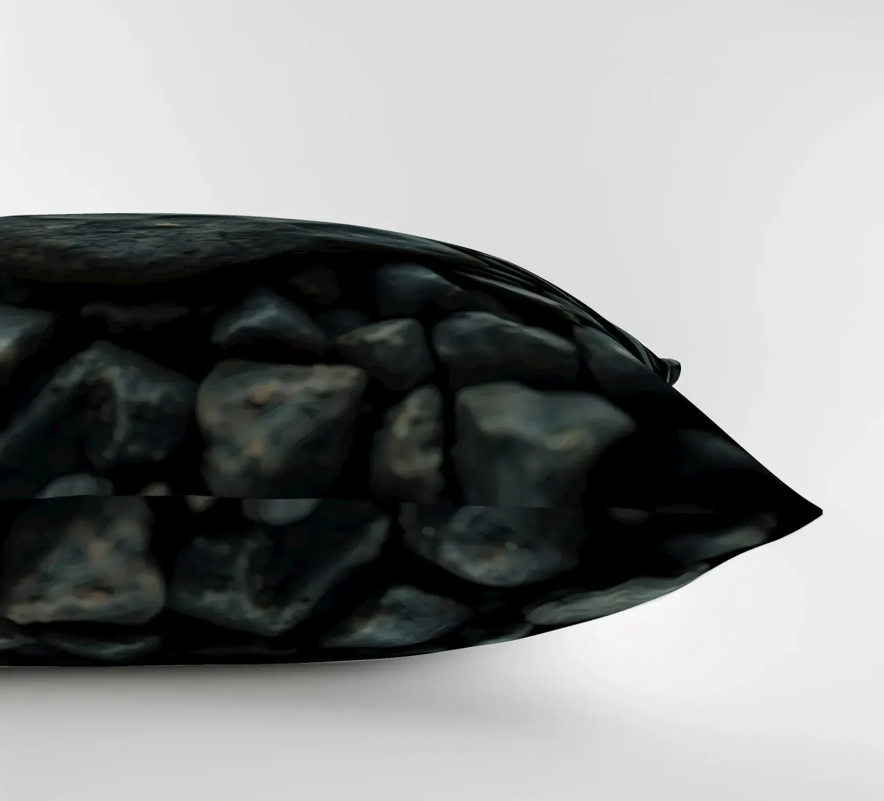 Pietre scure sparse su una spiaggia al tramonto cuscino da DesignDoodle