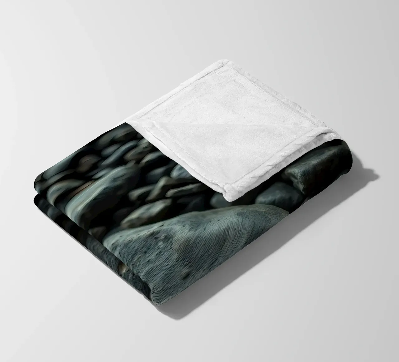 Pietre scure sparse su una spiaggia al tramonto coperta in pile da DesignDoodle