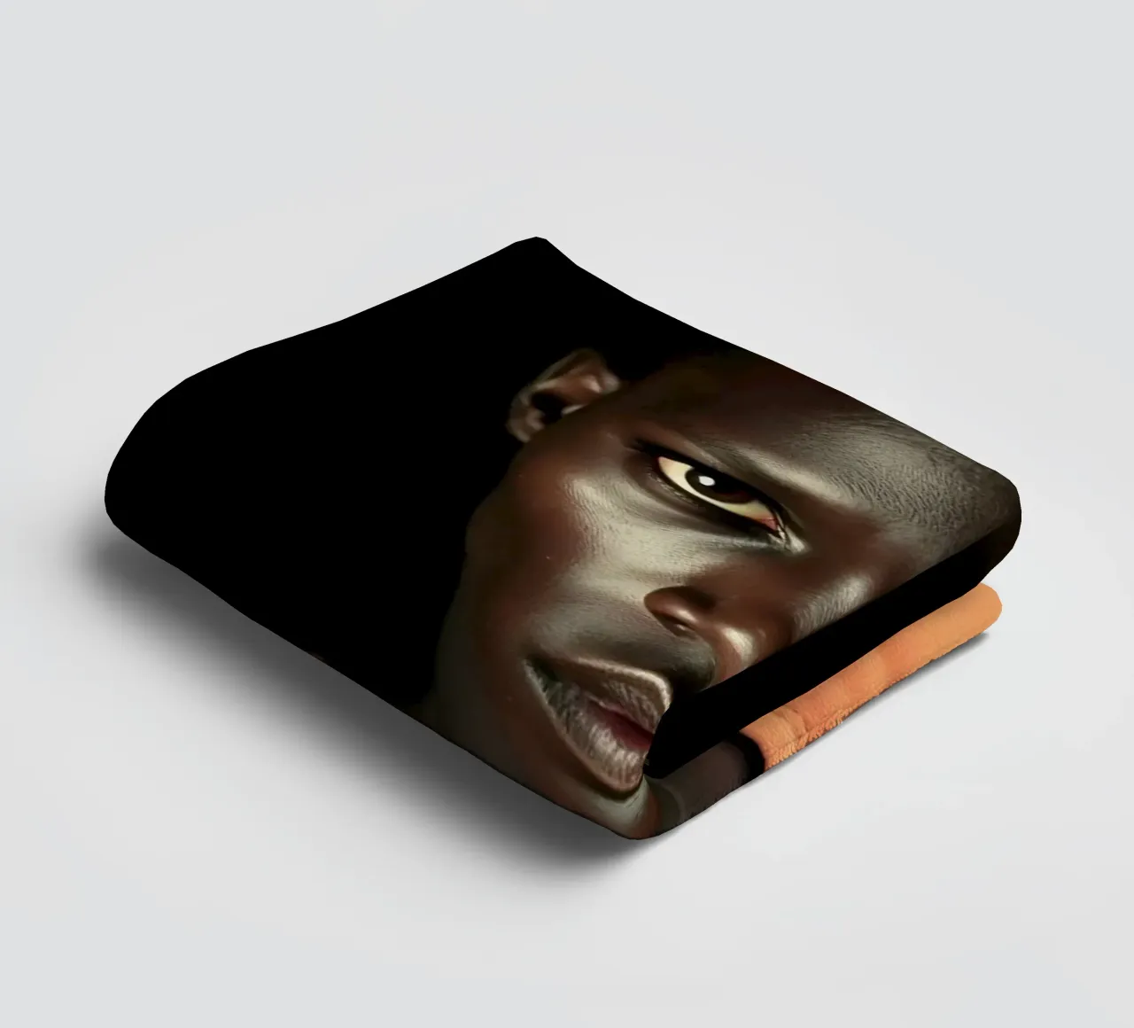 Ritratto di giovane uomo con sguardo intenso asciugamano da bagno da DesignDoodle
