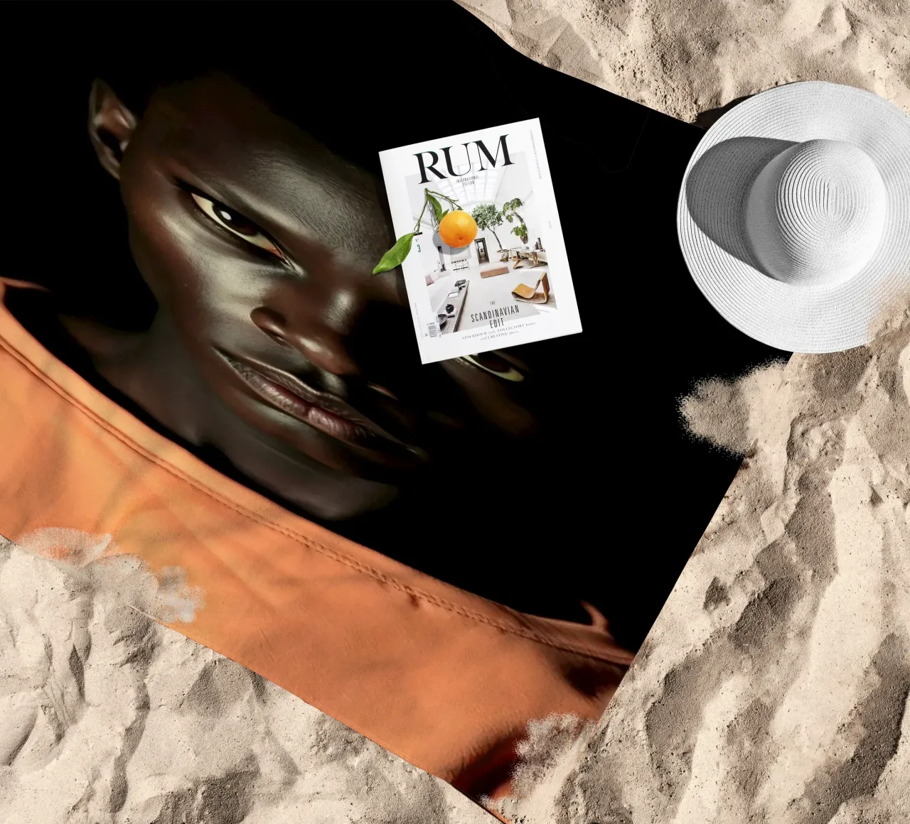 Ritratto di giovane uomo con sguardo intenso telo mare da DesignDoodle