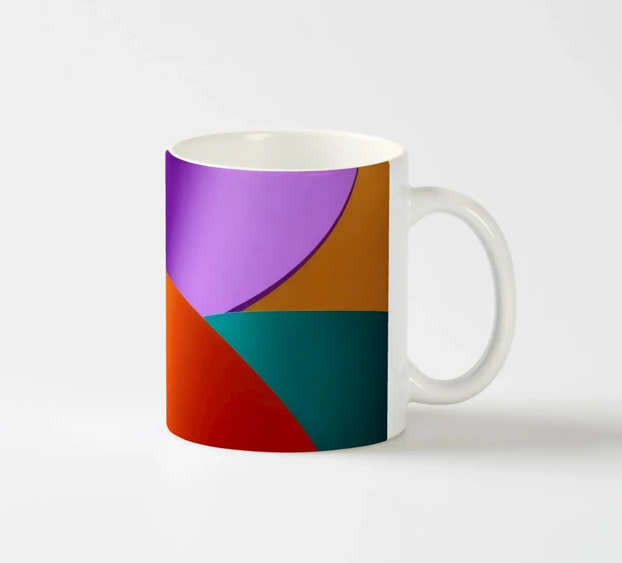 Bunte abstrakte Formen verschmelzen zu einem lebendigen Kunstwerk Keramik Tasse von DesignDoodle