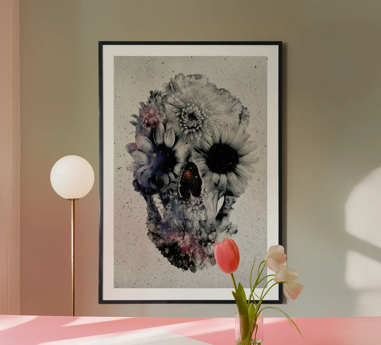 Floral skull II poster con telaio in plastica da Ali Gulec