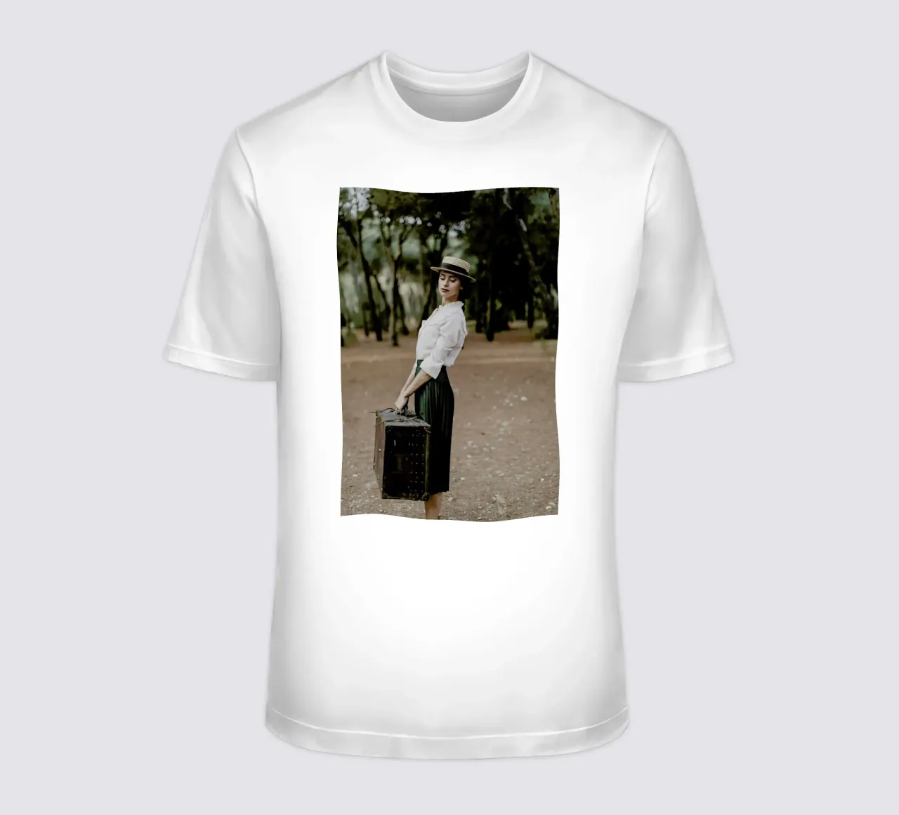 Dressed for Adventure t-shirt da Runway Collective