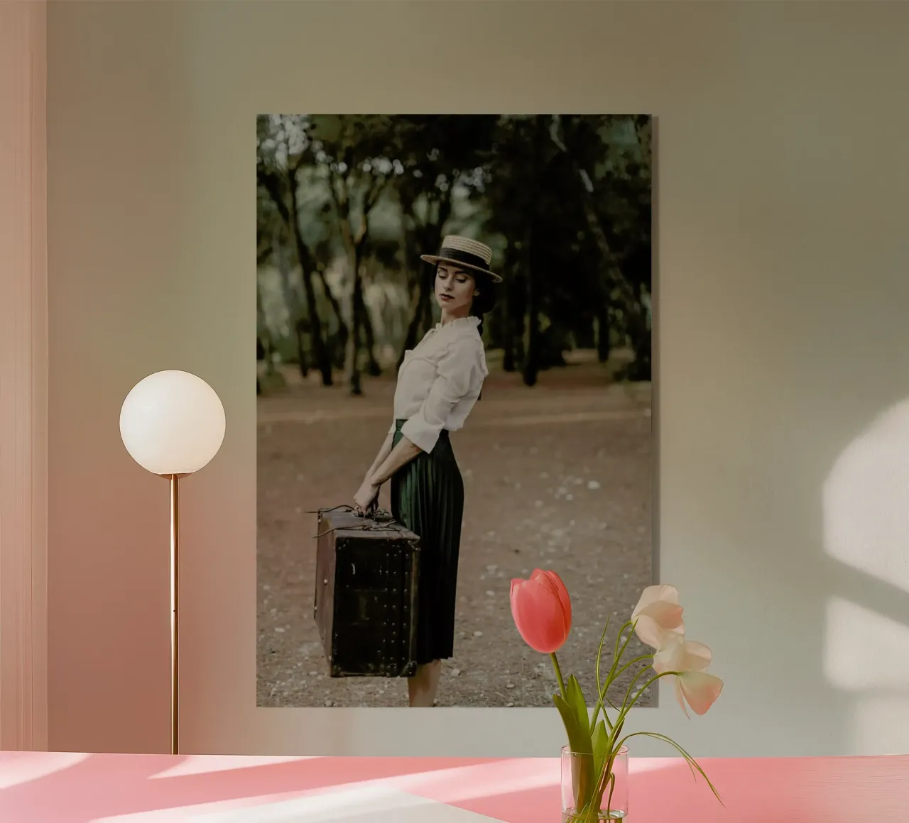 Dressed for Adventure plexiglass da Runway Collective