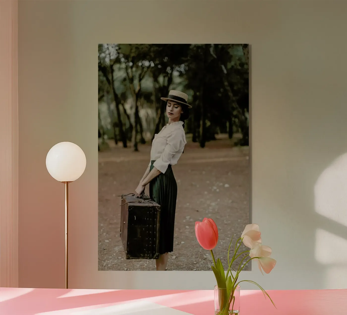 Dressed for Adventure plexiglass da Runway Collective