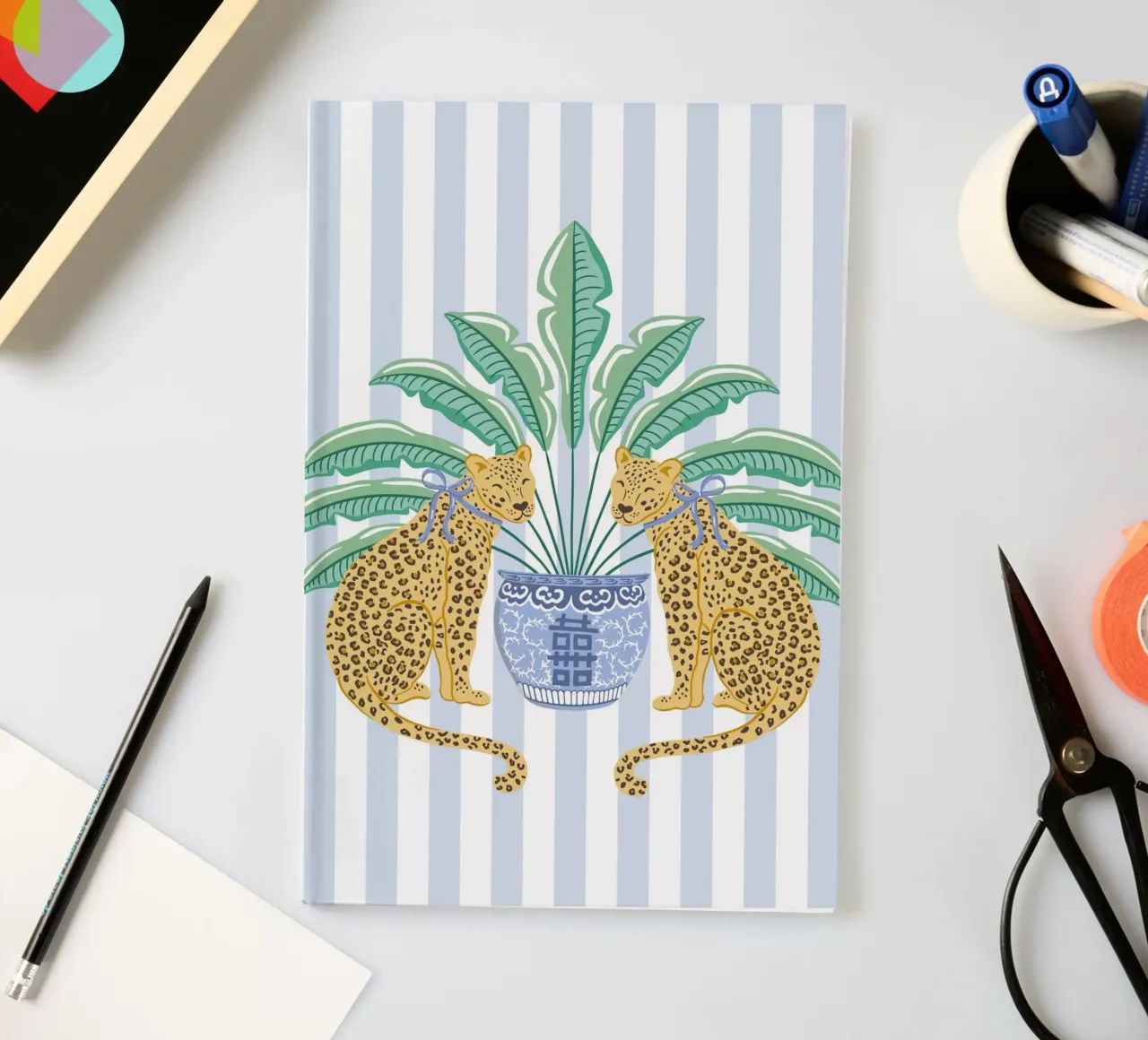 Leopards with ginger jar on a blue stripes diario da Vivdesign