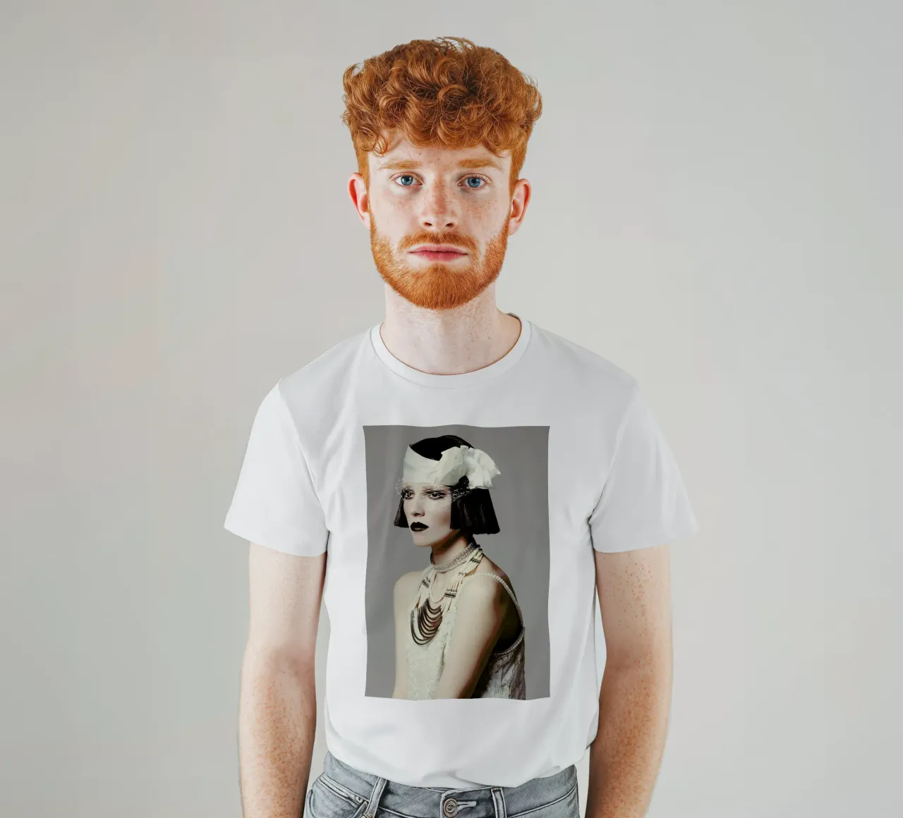 Pearls and Lace II t-shirt da Runway Collective